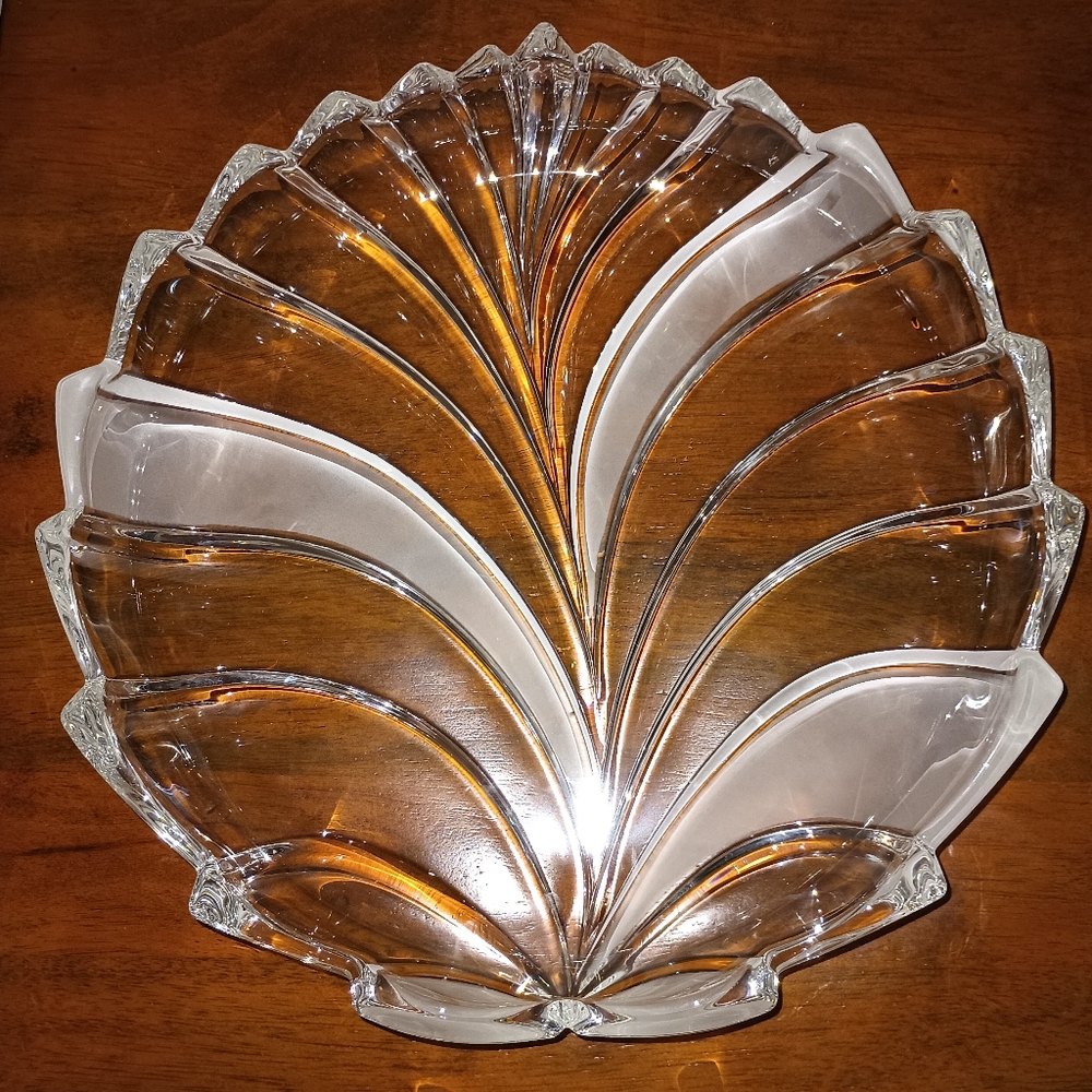 Mikasa Bolero Elegant Glass Leaf-Shape Platter 11"‎